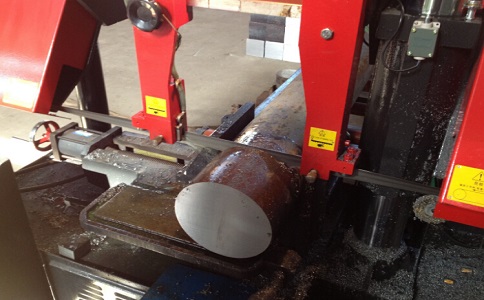 武江卧式带锯床加工时出现明显振荡如何排查？